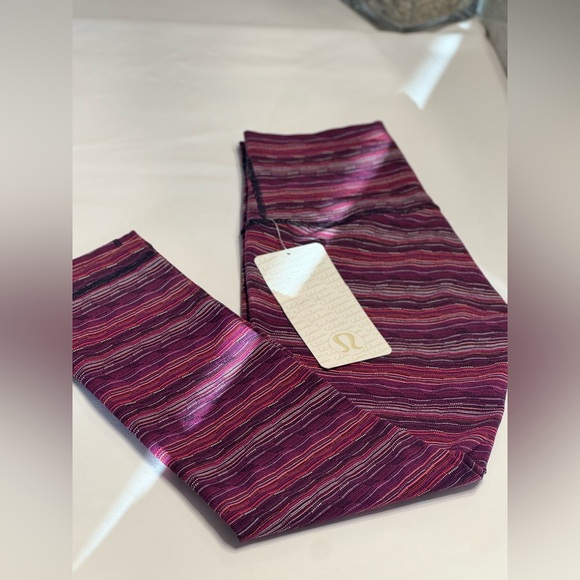 lululemon Wunder Under Crop Hi-Rise. Size 6. Blush Berry Color. - Picture 4 of 15